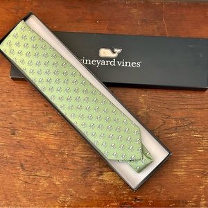 Vineyard Vines Custom Collection Necktie NIB
